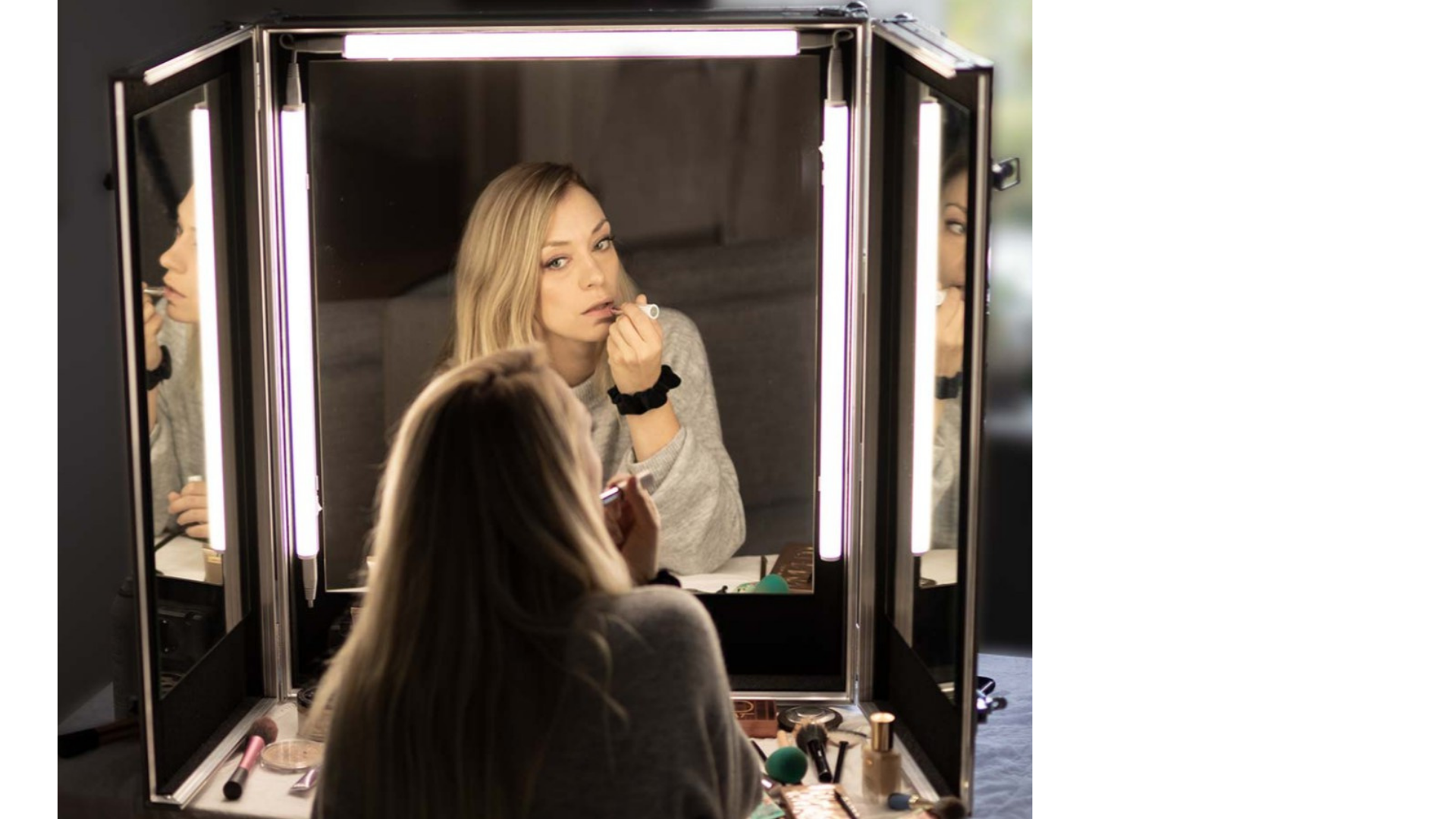 Maskenspiegel mit Dreifachbeleuchtung